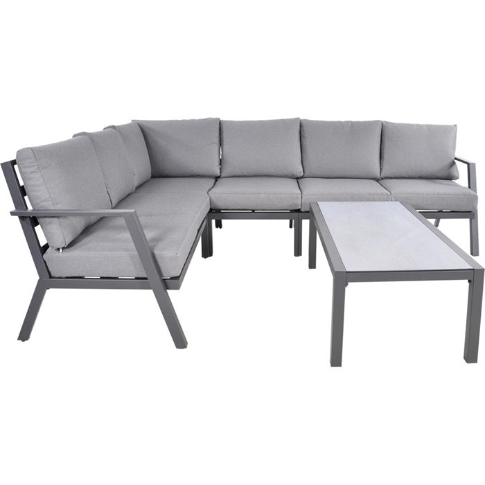 Loungehoekset met lichtgrijze bankmodule en salontafel, lage kussens met naden.