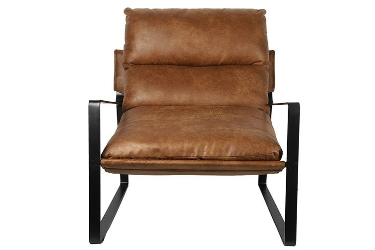 Cognac leren fauteuil, frontaanzicht met hoge rug en zwarte metalen poten