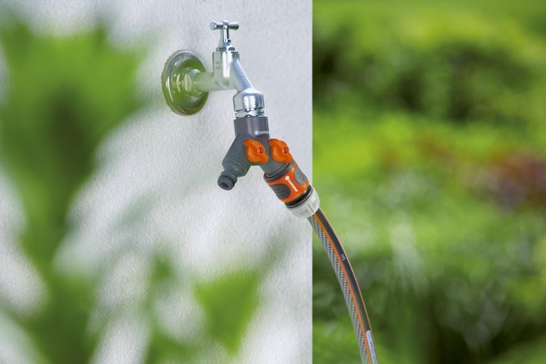 Gardena 2-wegstuk 1/2" aan kraan met twee slangaansluitingen en oranje knoppen
