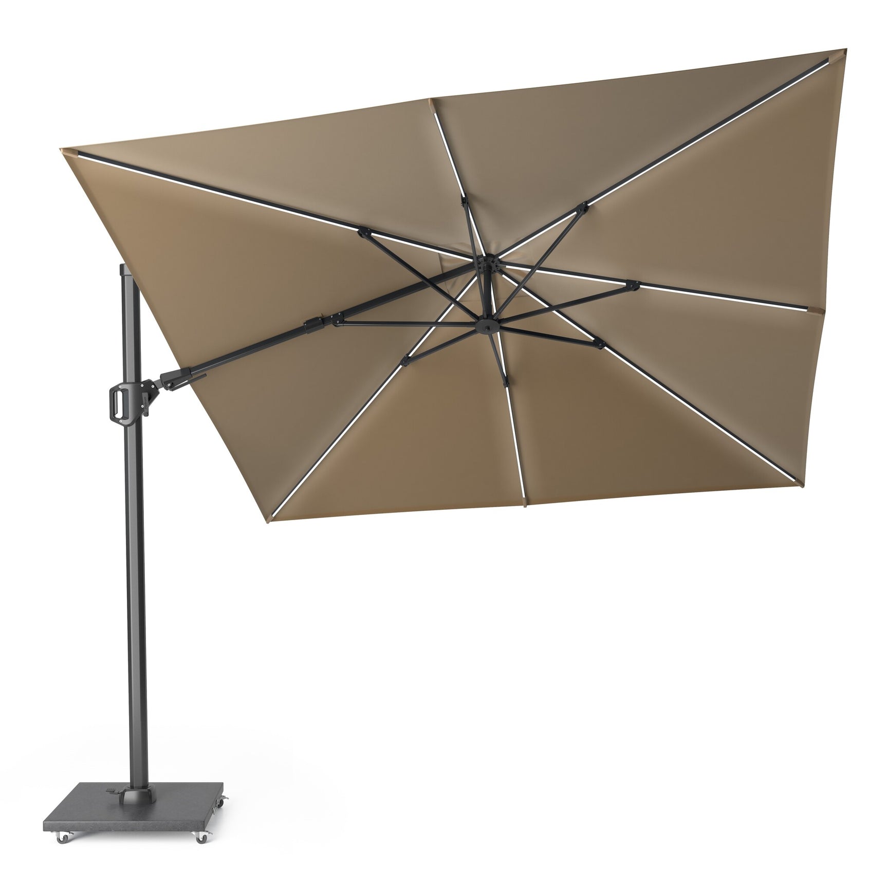 Taupe zweefparasol met gespreid doek en metalen kruisconstructie