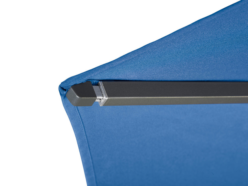 Blauwe parasolrand met klem en metalen frame