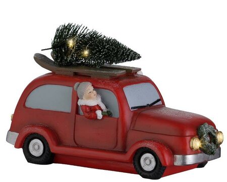 Rode polyresin kerstauto met kerstman voorin, dennenbos bovenop en lichtgevende koplampen