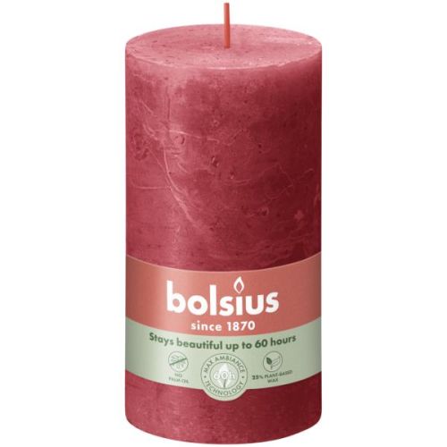 Rustieke stompkers van Bolsius, delicate rode kleur, met lont en etiket.