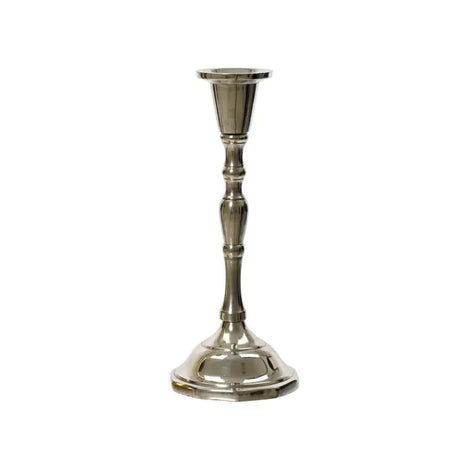Gouden aluminium kandelaar met smalle schacht en ronde voet, circa 20 cm hoog.
