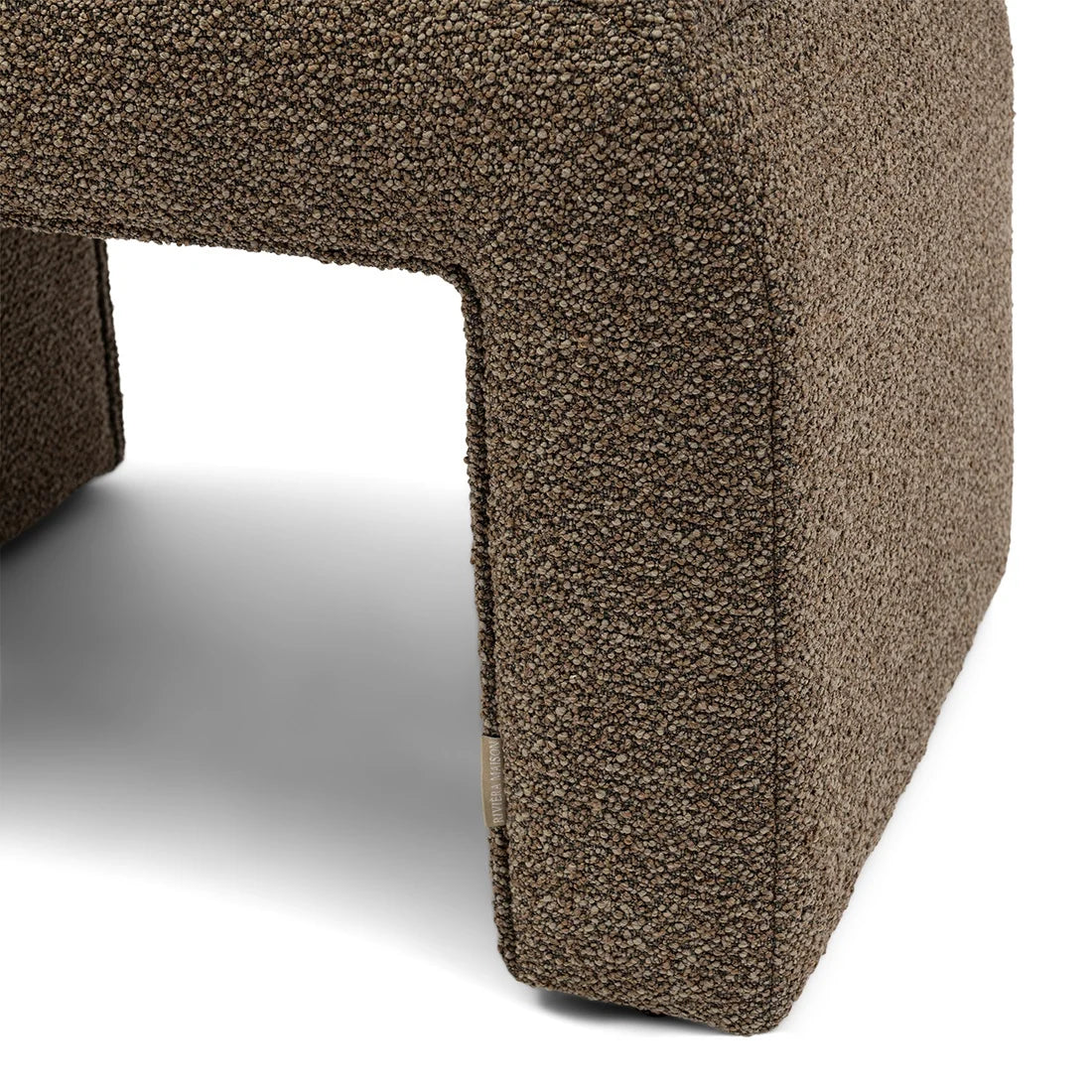 Brera-kruk met bruine gemêleerde bekleding en detail van de brede poot