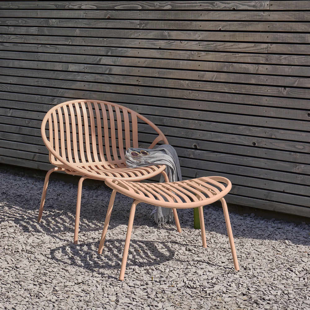 WOOOD - Bruce tuin fauteuil + hocker pp/metaal zalm roze