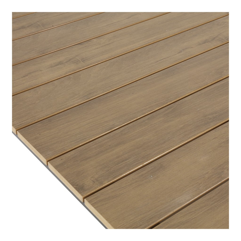 Close-up van houten look tafelblad met parallelle planken en fijne nerf