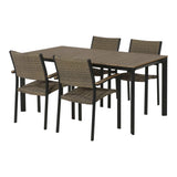 Eettafel met houtlook blad en zwarte poten, met vijf stoelen met geweven bekleding