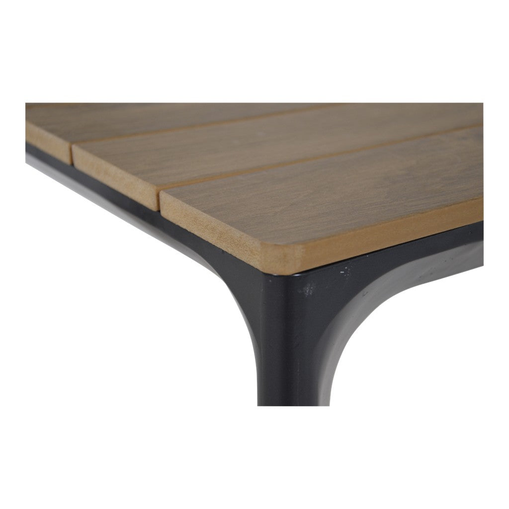 Eettafelblad detail: houtlook rand op zwart frame met afgeronde hoek