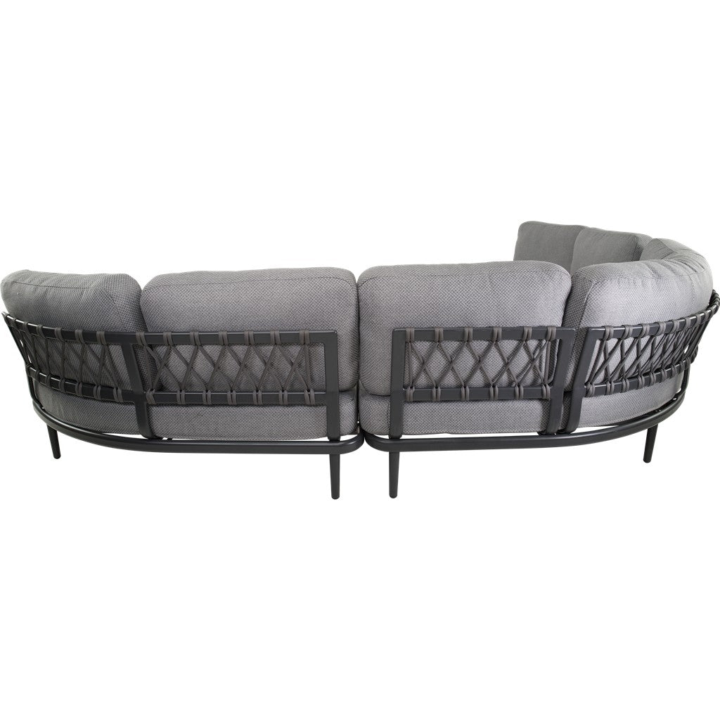 Loungehoekset met grijze kussens en zwarte metalen zijpanelen met ruitmotief