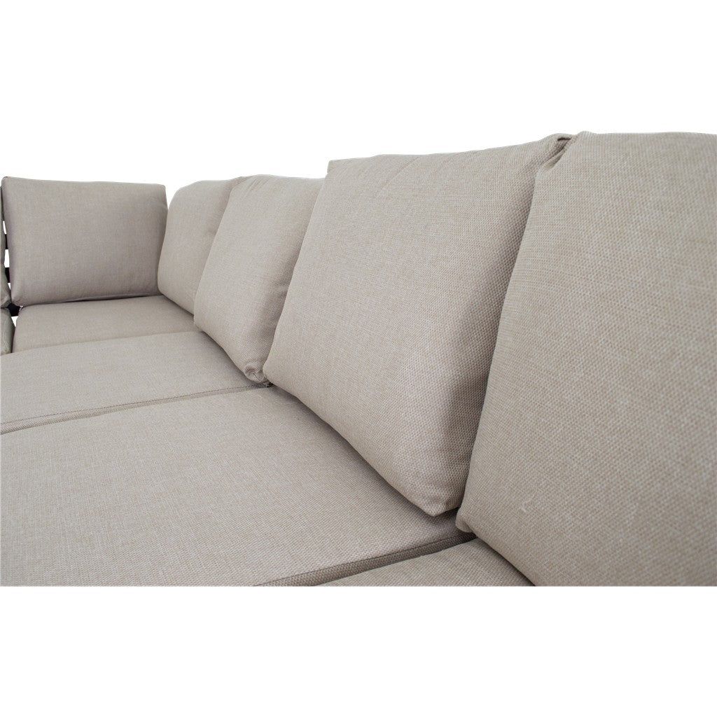 Loungehoekset detail: lichtbeige rugkussens met dikke naden en zachte stof
