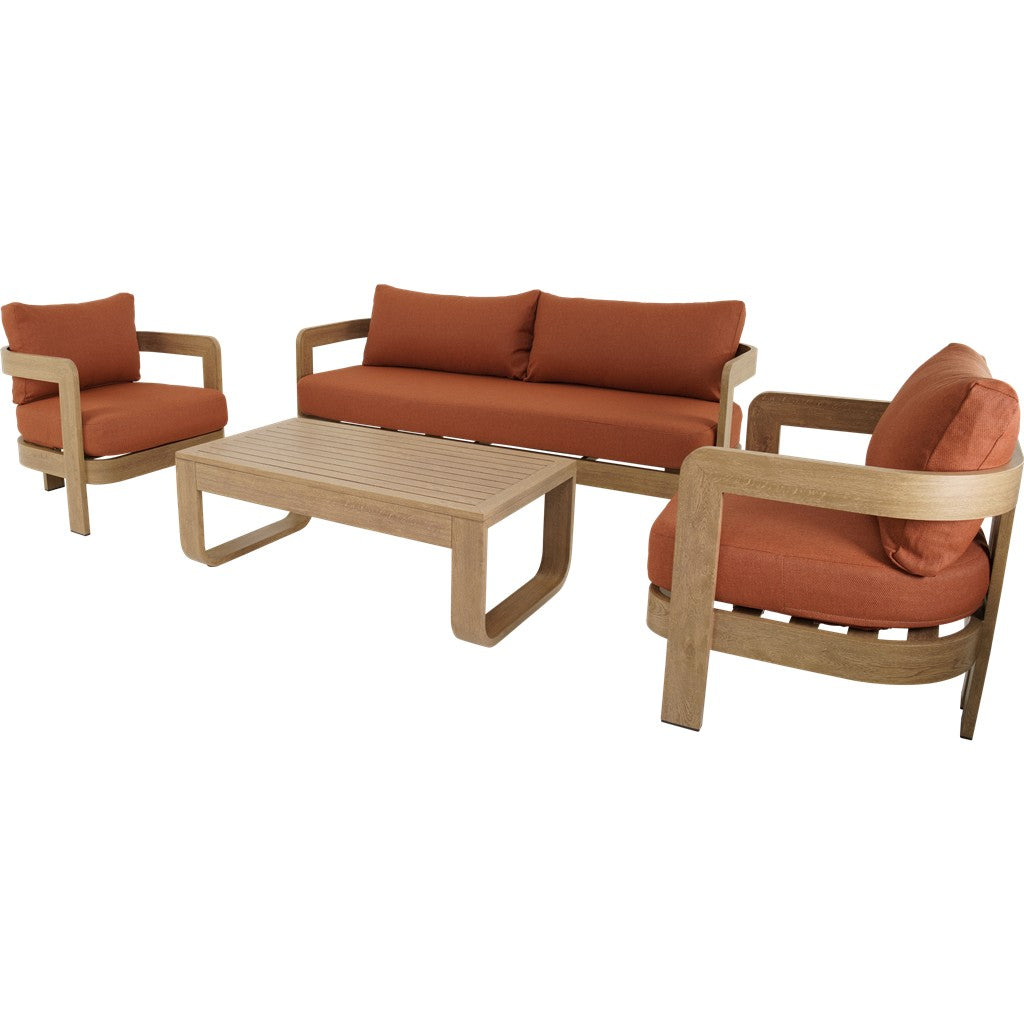 Loungeset: bank en 2 fauteuils met terracotta zit- en rugkussens, plus houten salontafel