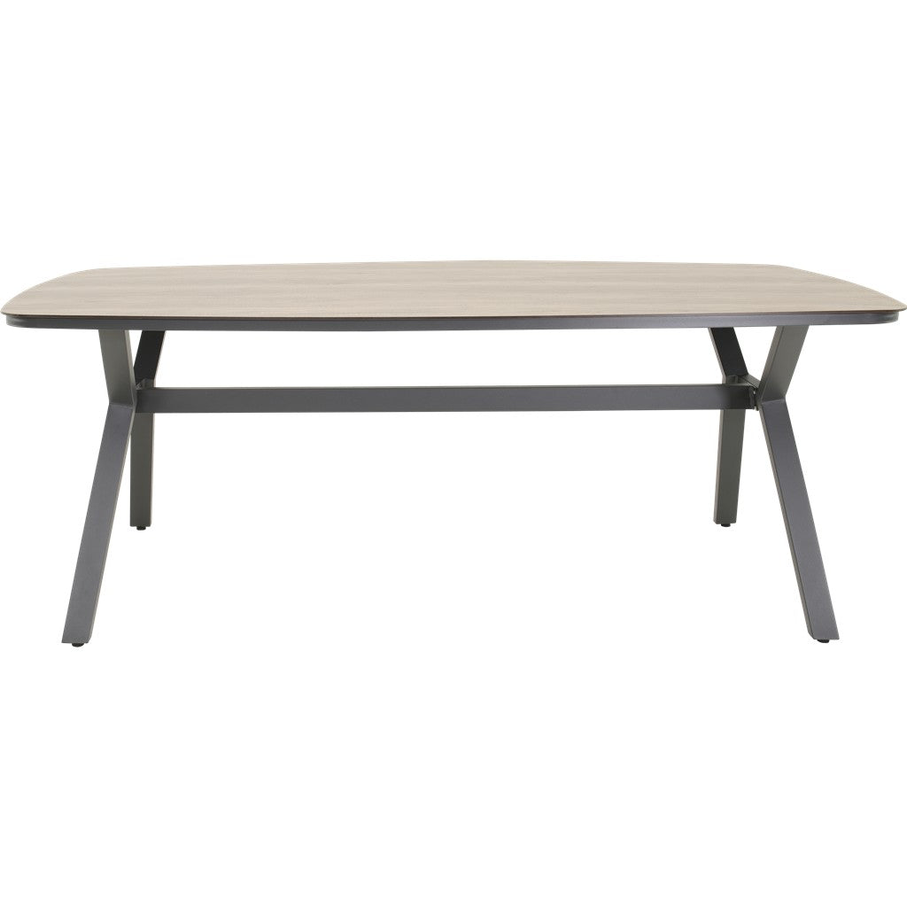 Ovale tafel met langwerpig licht houten blad en donkergrijs metalen poten