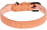 Cognac leren halsband met verstelgaten en zwarte ringen, brede sluitingband