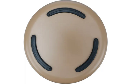 Onderkant van ronde beige eet- en drinkpot met zwarte antislip inzetstukken