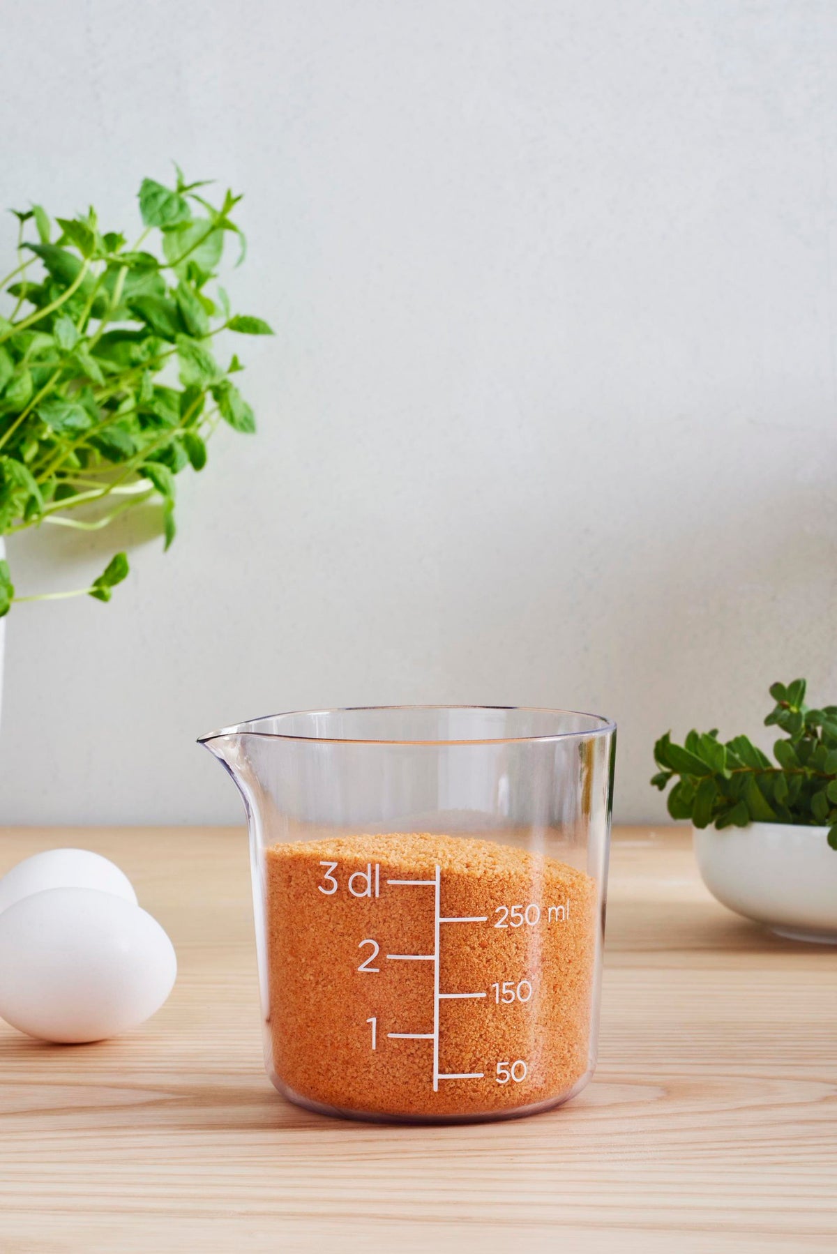 GastroMax maatkan met maatverdeling; gevuld met oranje inhoud, 300 ml