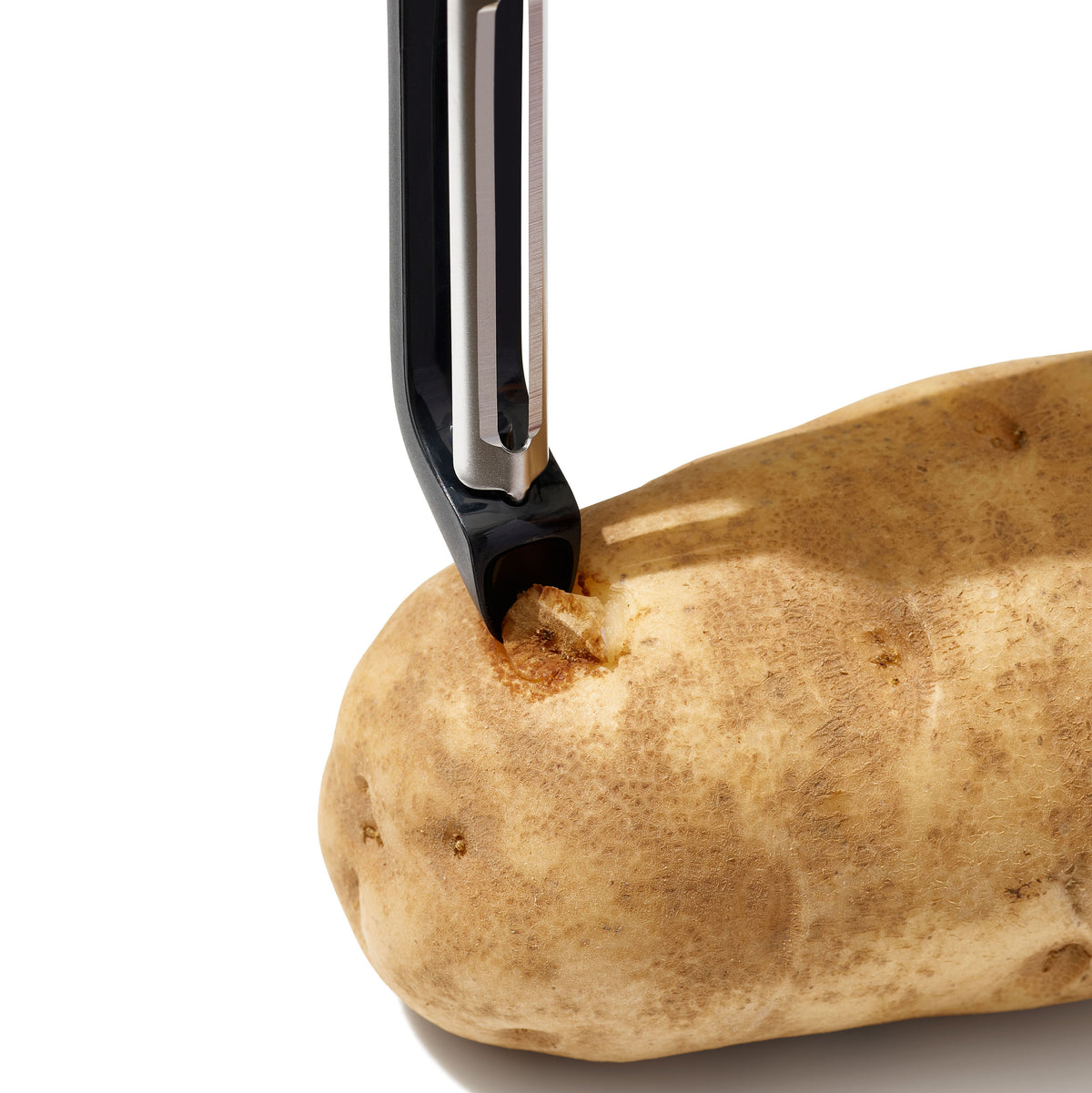 Dunschiller in gebruik op aardappel met metalen snijblad