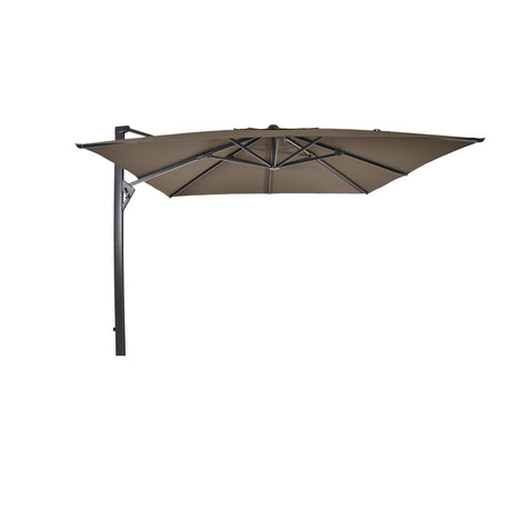 Taupe zweefparasol met open doek en grijze staander, zijribben zichtbaar
