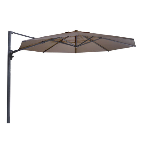 Taupe zweefparasol met open doek en metalen frame aan een verticale paal