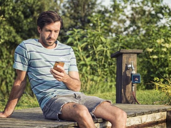 GARDENA watercontrol Bluetooth-besproeiingscomputer aan tuinwaterkraan