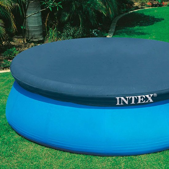 Rond zwembadafdekzeil met donkerblauwe bovenkant en INTEX-logo op de rand