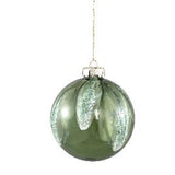 PTMD kerstbal van groen glas met glad oppervlak en gouden ophanglus