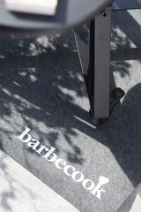 Barbecook vloermat antraciet 95x95 cm met groot Barbecook-logo diagonaal