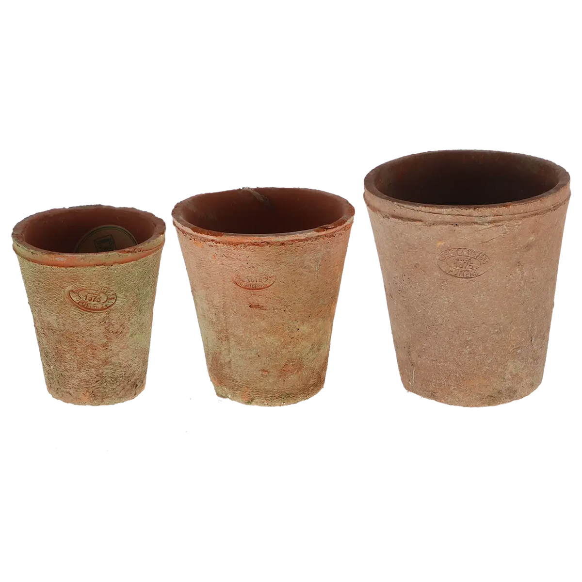 Set van 3 verouderde terracottabloempotten, cilindrisch met reliëflogo en bruine rand