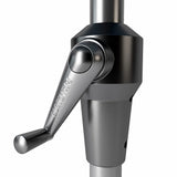 Parasolverstelling met zwarte knop op metalen paal en ronde handgreep