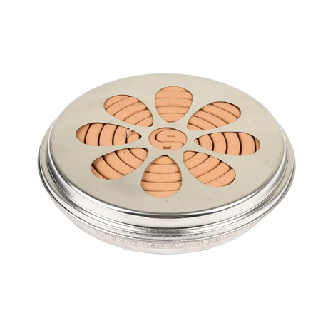 Ronde zinken deksel met citronella-spiralen, bovenaanzicht