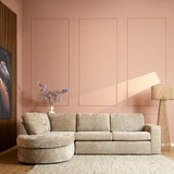 Beige stoffen divan met smalle rugkussens en afgeronde, ronde chaise-opzet