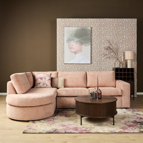 Roze hoekbank met chaise links, 2,5-zits, ronde armleuningen en losse kussens