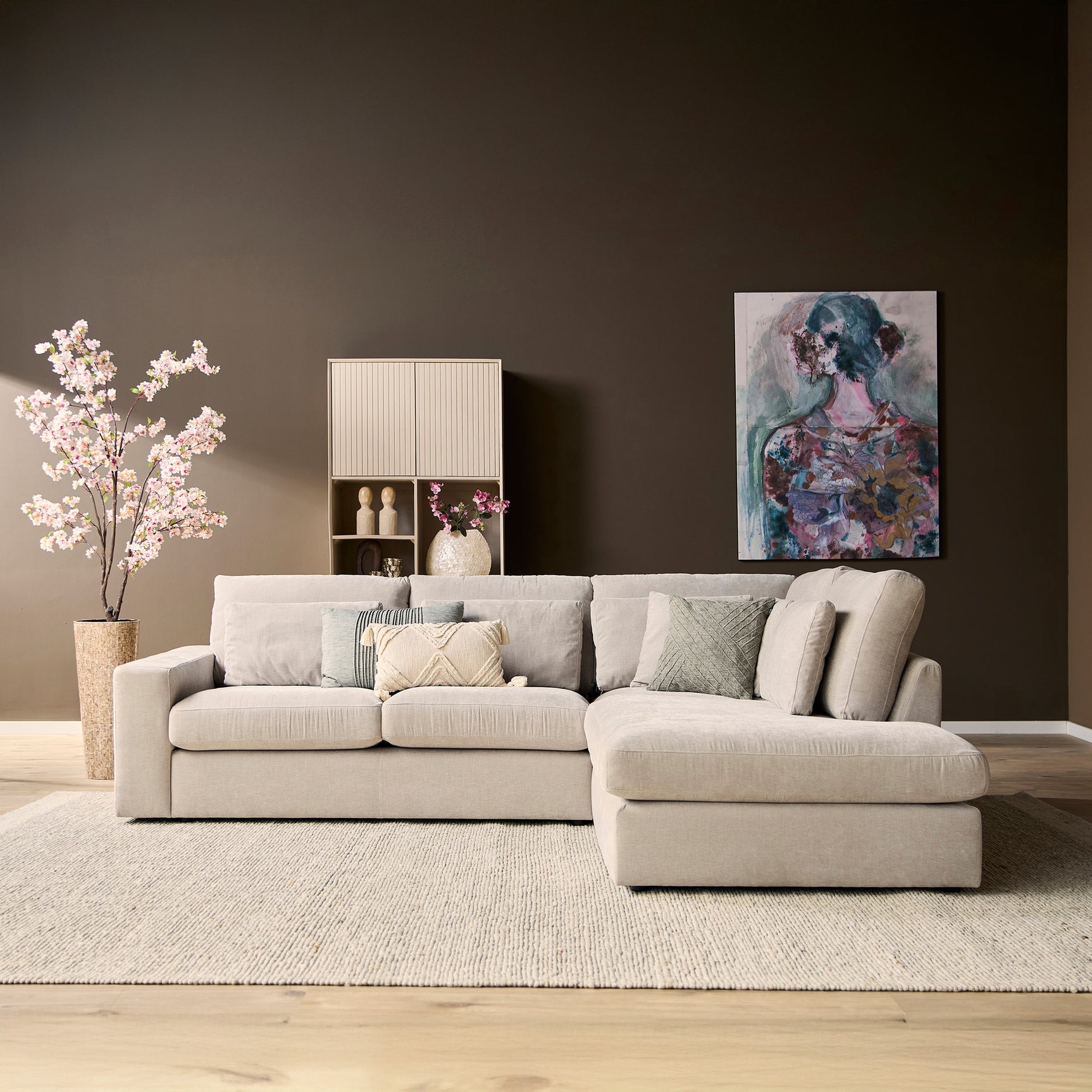 MySofa Jesse bank met chaise rechts, beige chaise en rugkussens, strakke vorm
