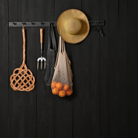 Mattenklopper van Esschert design, hangend, met vlechtkop en rieten steel