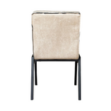 Beige gestoffeerde eetkamerstoel met rechte rugleuning, zitting en donkere poten.