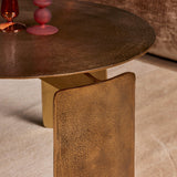 Ronde salontafel met rond roestbruin blad en rechthoekige blokpoot