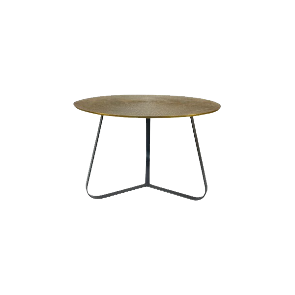 Ronde salontafel met goudbruin blad en zwart metalen onderstel met schuine poten