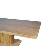 Eettafel Voco: naturel houten tafelblad met afgeronde rand en zichtbare houtnerf.