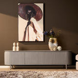 Tv-meubel met geribde frontpanelen, ronde bovenkant en metalen pootjes, taupe/grijs.