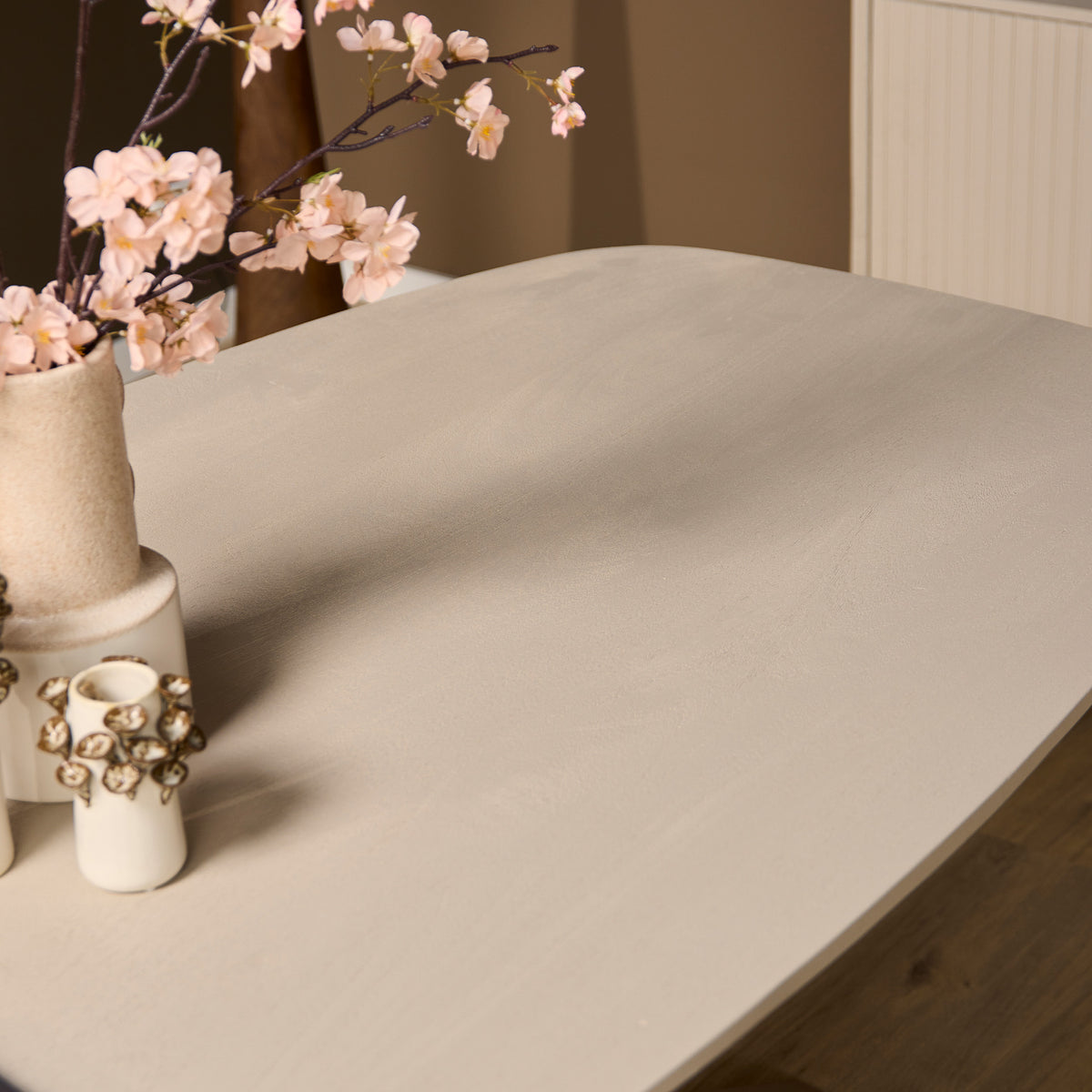 Eettafelblad met lichtbeige afwerking en afgeronde ovale rand