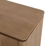 Detail van glad naturel mangohouten bovenblad met afgeronde rand.
