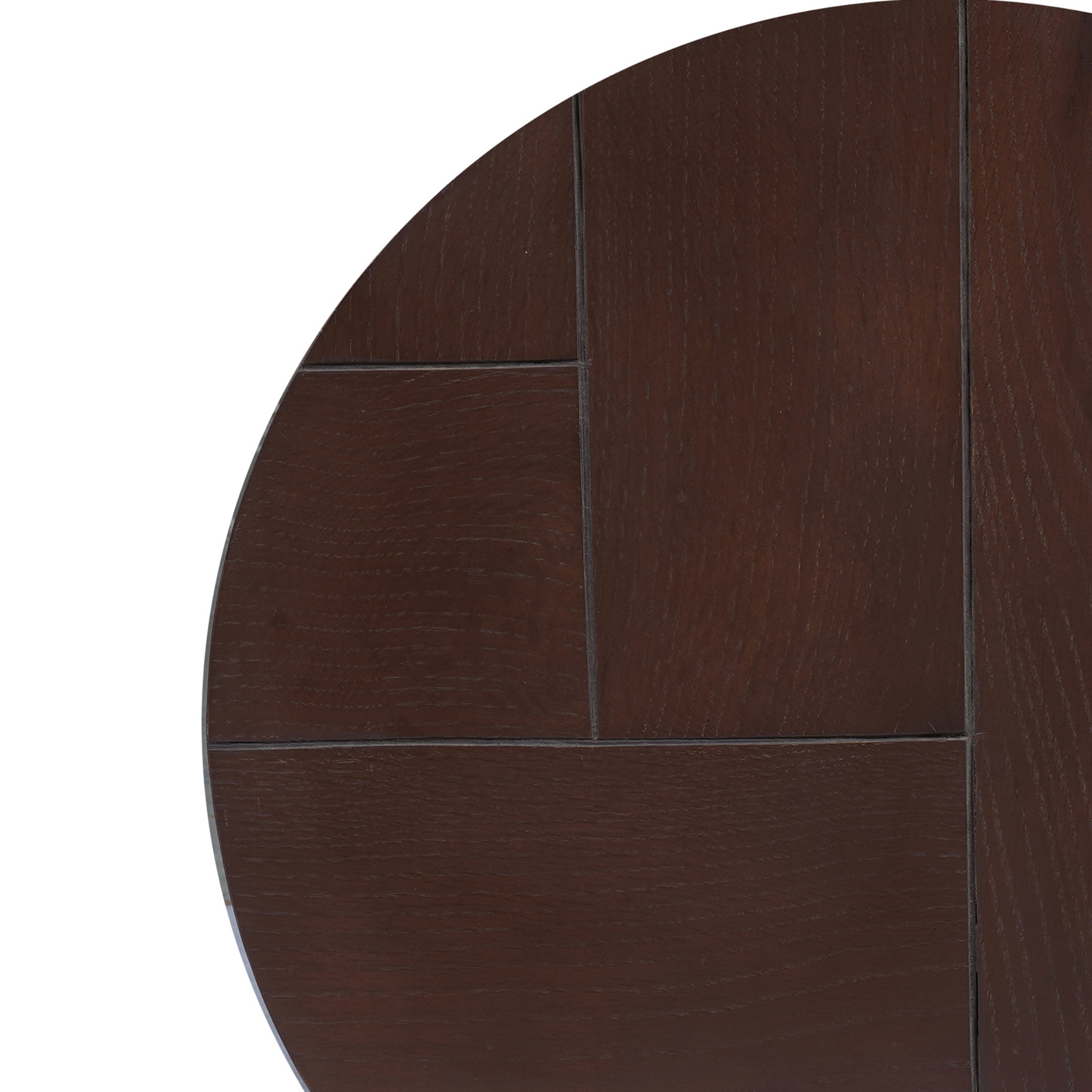 Rond tafelblad van donker hout met zichtbare houtnerven en paneelnaden
