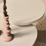 Ronde salontafel in zandkleur met glad blad en cilinderpoot