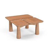 Houten salontafel met vier poten en twee bladdelen op het tafelblad.