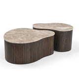 Set van 2 salontafels met lichtbeige marmeren bladen en donkere houten latten, duo