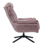 Roze fauteuil in zijaanzicht met gebogen armleuning, zachte zitting en zwarte draaivoet.