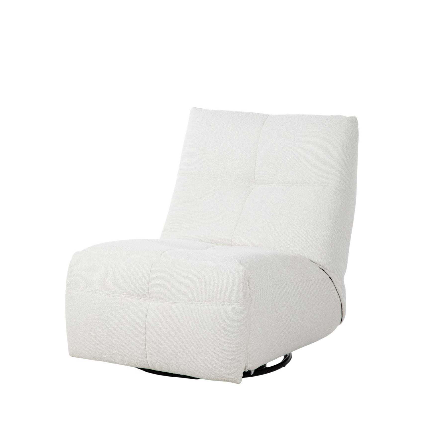Relaxfauteuil met hoge rug, licht beige bekleding en afgeronde zijkant met zwarte onderrand.