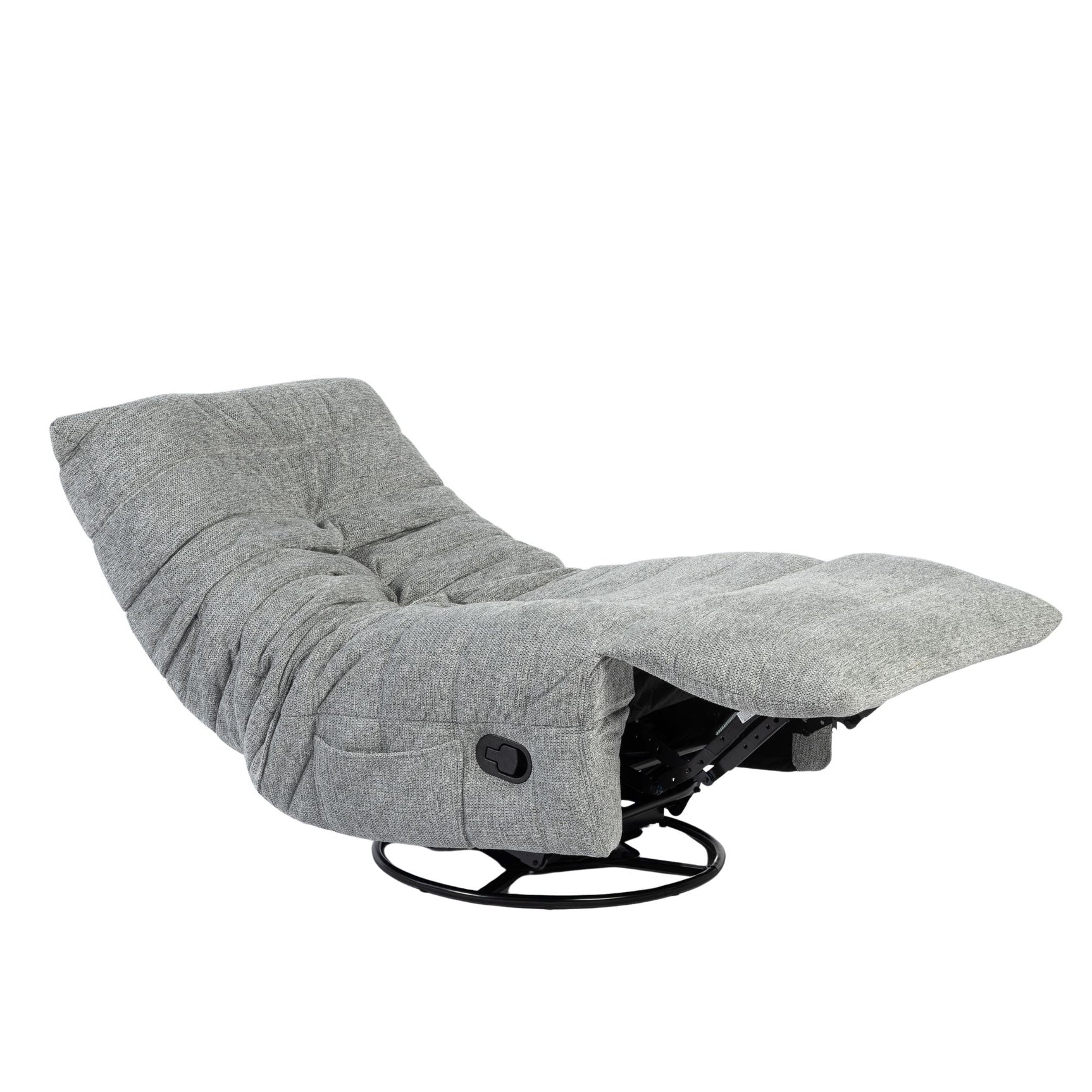 Grijze relaxfauteuil in ligstand met uitgeschoven voetensteun en zwart frame.