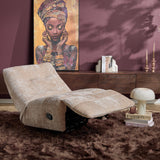 Beige relaxfauteuil met openstaande voetensteun en brede armleuningen