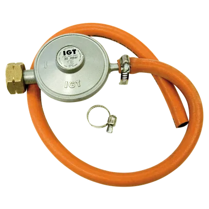 Barbecook gasregulator met oranje gasslang en koppelingen